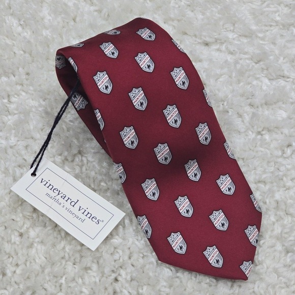 Vineyard Vines‎ Tie Red Custom Collection Manitou Boats Silk Handmade USA - Picture 1 of 8